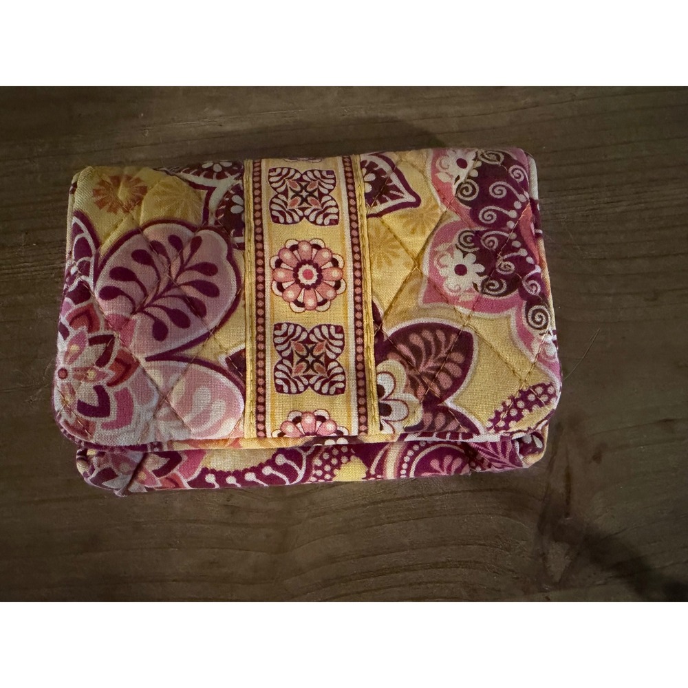 Vera Bradley Sun Valley Quilted Cotton Trifold Wallet Kisslock ID Window Floral